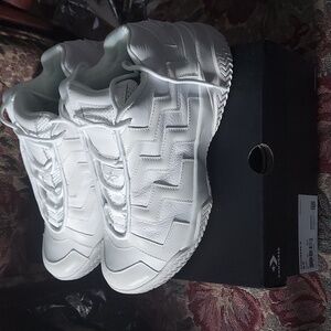 Converse Hi-top Sneakers